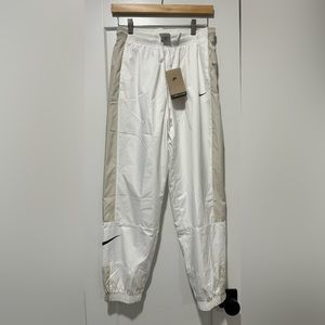 Nike Standard Fit Mid Rise Women’s White Pants - Size Small